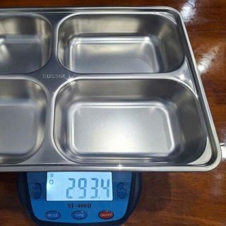 KHAY ĐỰNG THỨC ĂN BẰNG THÉP KHÔNG GỈ SUS 304 KEM NẮP ĐẬY NHỰA PP KÍCH THƯỚC 28 X 22 X 4 CM