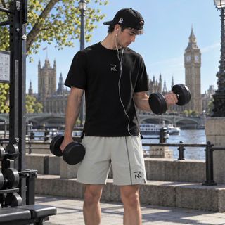 Mẫu shorts tập luyện nam.