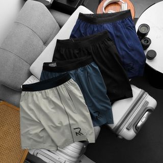 Mẫu shorts tập luyện nam.