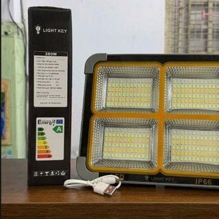 ĐÈN TÍCH ĐIỆN SẠC NĂNG LƯỢNG MẶT TRỜI ĐA NĂNG 300w LIGHT KEY A8-300 (T30)