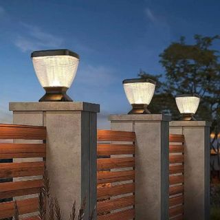 ĐÈN GẮN TRỤ CỔNG NĂNG LƯỢNG MẶT TRỜI 3 CHẾ ĐỘ 7 MÀU 21cm (MẪU VUÔNG-T10)