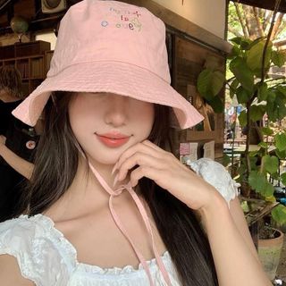 Nón thời trang hoạ tiết thêu xinh xắn