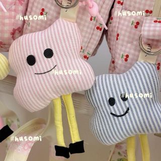 Charm treo túi Em bé mây chân dài xinh xắn với thiết kế mặt cười đáng yêu và nhiều màu sắc lựa chọn