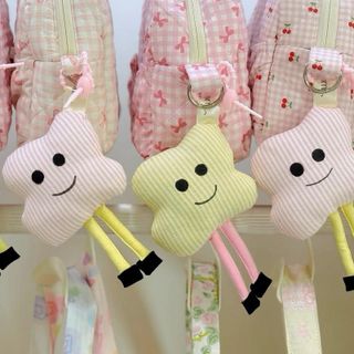 Charm treo túi Em bé mây chân dài xinh xắn với thiết kế mặt cười đáng yêu và nhiều màu sắc lựa chọn
