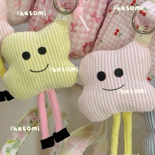 Charm treo túi Em bé mây chân dài xinh xắn với thiết kế mặt cười đáng yêu và nhiều màu sắc lựa chọn