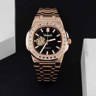 [ MS STORE x VVK ] M220 - Đồng hồ Cơ Varseti Automatic nam dây thép vàng – Mặt đen texture open-heart, vành đính đá baguette sang trọng – Lưng lộ máy, chống nước 3ATM