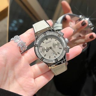 [THANH LÝ CUỐI NĂM ]AW24 Hvan Đồng Hồ Nữ thiết kế dây lắc ,sang trọng ,tinh tế , dễ phối đồ , chống nước tốt ,bảo hành 12 tháng v1 nhỏ