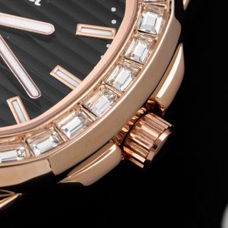 [ 9K VBB] M220 - Đồng hồ Cơ Varseti Automatic nam dây thép vàng – Mặt đen texture open-heart, vành đính đá baguette sang trọng – Lưng lộ máy, chống nước 3ATM