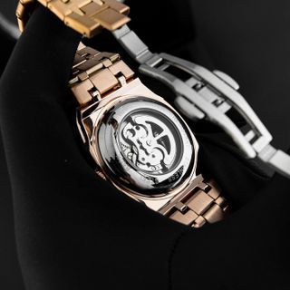 [ 9K VBB] M220 - Đồng hồ Cơ Varseti Automatic nam dây thép vàng – Mặt đen texture open-heart, vành đính đá baguette sang trọng – Lưng lộ máy, chống nước 3ATM
