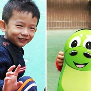 Ba lô nhựa hình thú dành cho bé