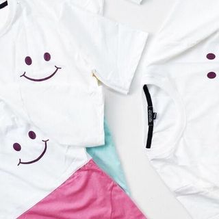 Áo thun 4 chiều 25k phối màu in mặt cười