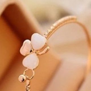 Vòng đeo tay nữ thời trang thiết kế hình cỏ 3 lá nữ tính trẻ trung - vt20