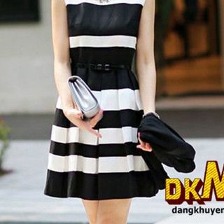 Đầm dạo phố dáng xòe sọc ngang phối màu trẻ trung bello ddp08196