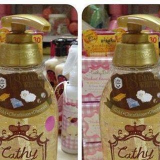 Sữa tắm trắng da cathy choo vàng 24k