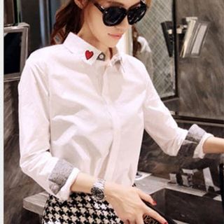 Áo sơ mi trắng cổ thêu hình trái tim