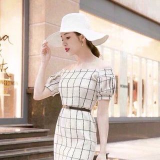 Đầm bẹt vai tay bồng ca rô trắng