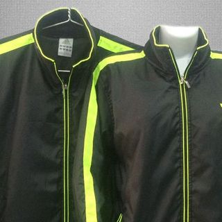 Áo khoác adidas một đường viền ở tay