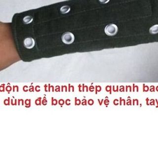 Miếng bảo vệ tay chân có độn các lá thép chống chém từ dao kiếm kính
