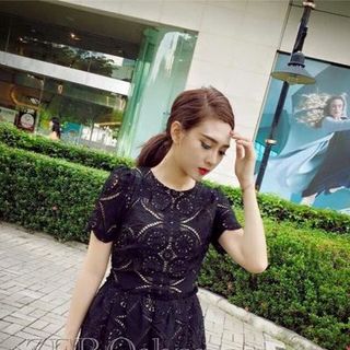 Đầm xoè ren tay con