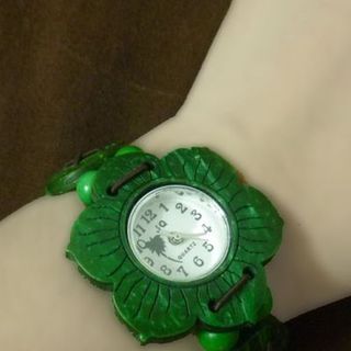 Đồng hồ làm từ vỏ dừa - mẫu 3