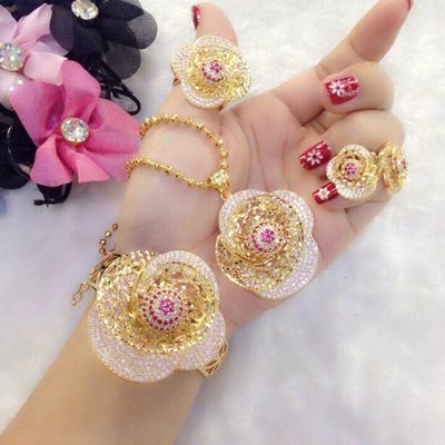 trang sức Dâu Tây