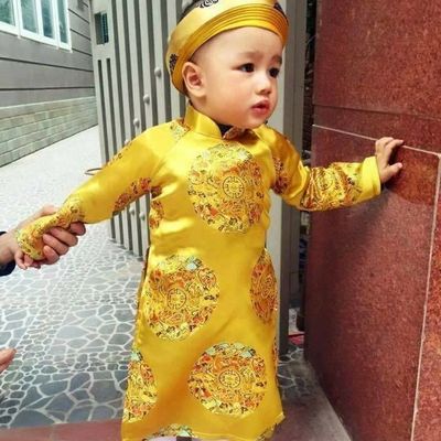Ao dai tre em 