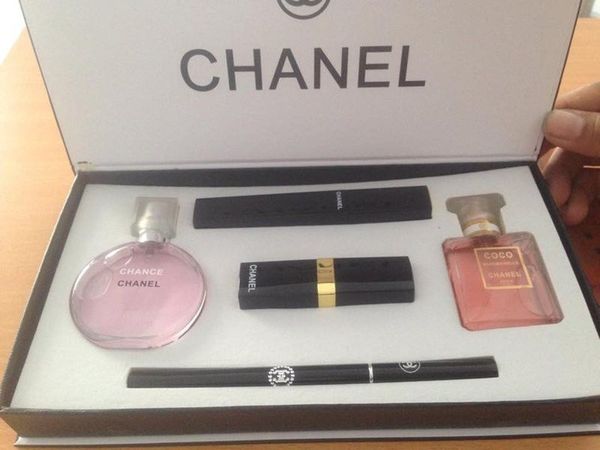 Chi tiết 9 món trong bộ trang điểm Chanel cao cấp  AAA JEANS
