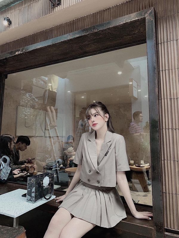 Set ÁO VEST CỘC TAY CÓ TÚI mix CHÂN VÁY XẾP LY NGẮN-2 màu - Chân váy trắng xếp  ly nhẹ nhàng và áo vest ngắn tay cực sang | Shopee Việt Nam