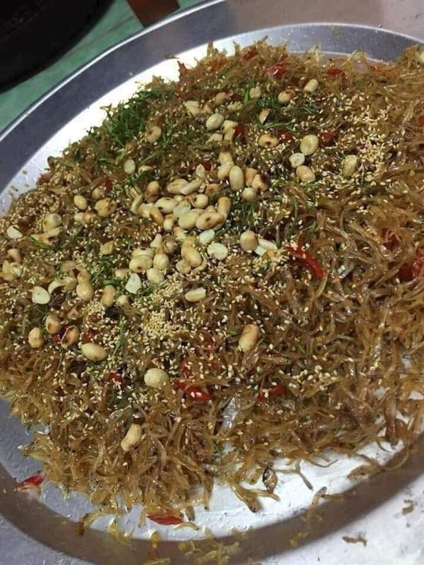 Cá cơm rim lạc lá chanh, mặn ngọt, vị vừa miệng - cá rim nhà làm thủ công hộp 260g Cá cơm rim lạc lá chanh, mặn ngọt, vị vừa miệng - cá rim nhà làm thủ công hộp 260g