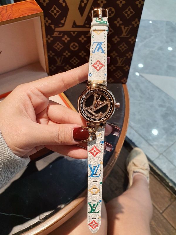 ORDER] Đồng hồ Louis Vuitton