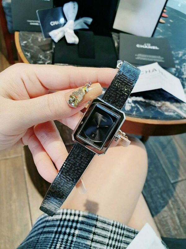 Đồng hồ Chanel nữ dây kim loại thép lụa Chanel BoyFriend Tweed 26x32mm  DWatch  DWatch