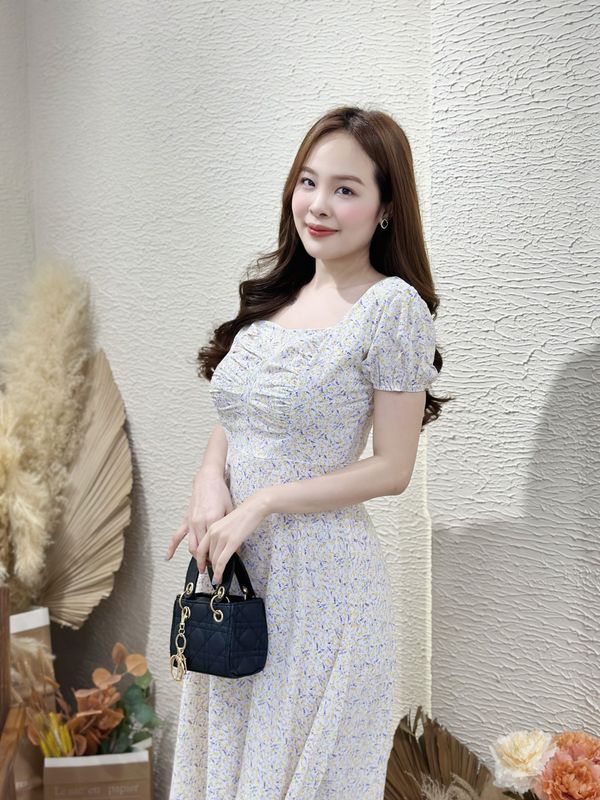 𝗦𝗔𝗟𝗘 Váy hoa nhí dáng dài xẻ tà rút ngực Đầm trắng cổ vuông tay ngắn  phồng du lịch hè Sollle | Shopee Việt Nam