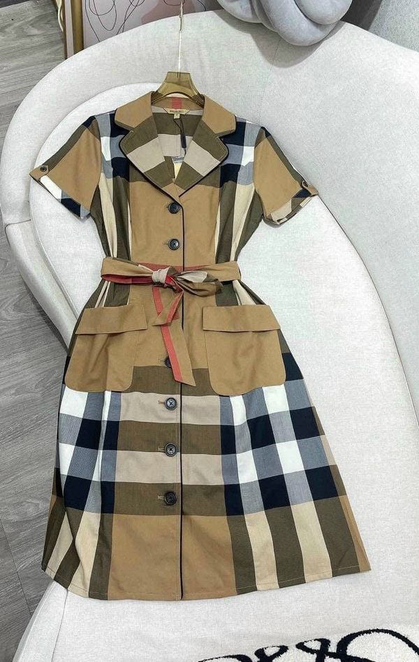 Váy Burberry kẻ caro cổ vest phối đai eo | Váy Công Sở