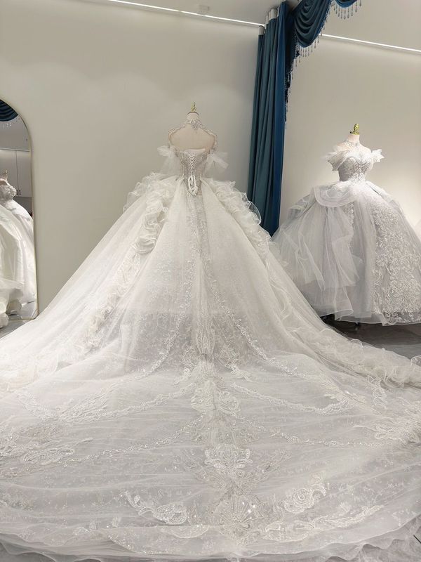 Những thiết kế váy cưới sang trọng tại Bạch Tuyết Bridal cho mùa cưới 2023  - BachTuyet