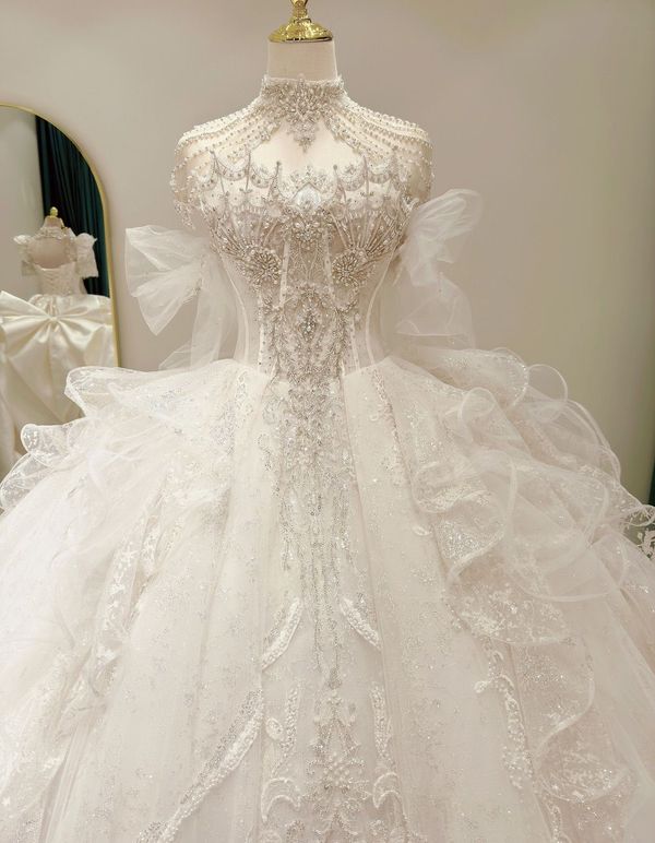 Váy cưới giá rẻ đẹp cho cô dâu trong ngày cưới thêm lộng lẫy
