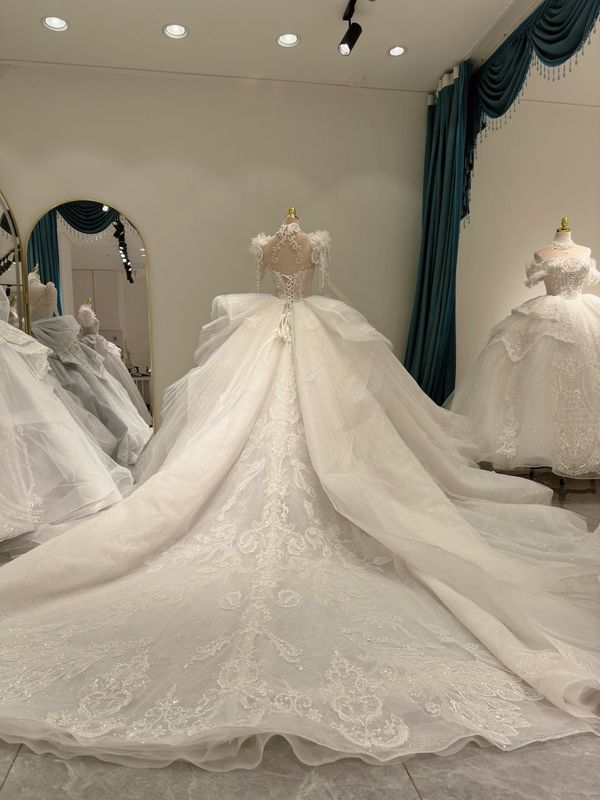 Áo cưới Mystery - mẫu áo cưới công chúa chất liệu tulle trắng kem