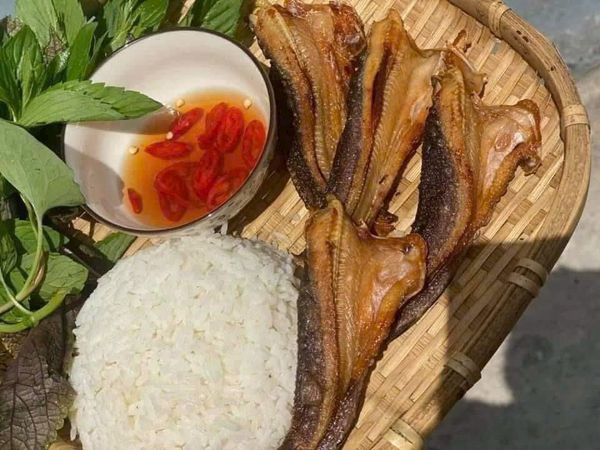 KHÔ CÁ LÓC ĐỒNG CỬNG NGUYÊN CON LOẠI NGON 500G - WINNIE HOUSE KHÔ CÁ LÓC ĐỒNG CỬNG NGUYÊN CON LOẠI NGON 500G - WINNIE HOUSE