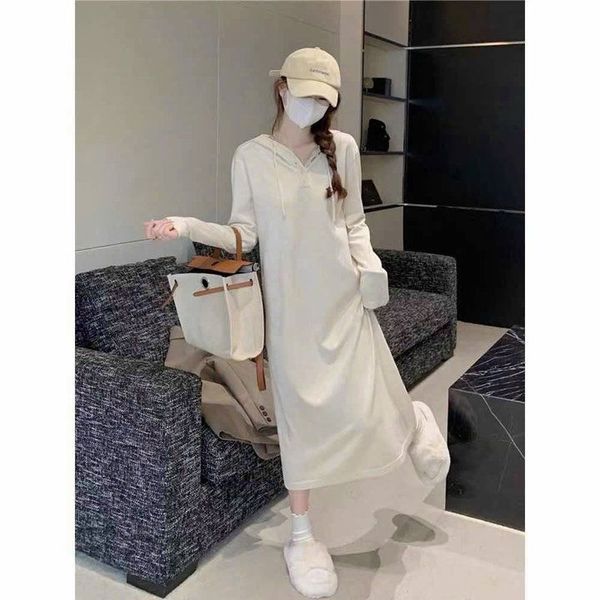 ĐẦM NỮ SUÔNG NỈ TĂM LEN TAY DÀI CÓ MŨ FORM RỘNG - AUSA HOUSE ĐẦM NỮ SUÔNG NỈ TĂM LEN TAY DÀI CÓ MŨ FORM RỘNG - AUSA HOUSE
