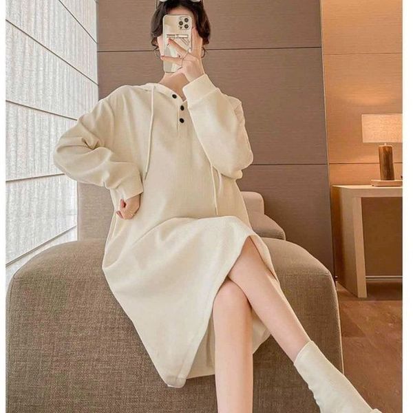 ĐẦM NỮ SUÔNG NỈ TĂM LEN TAY DÀI CÓ MŨ FORM RỘNG - AUSA HOUSE ĐẦM NỮ SUÔNG NỈ TĂM LEN TAY DÀI CÓ MŨ FORM RỘNG - AUSA HOUSE