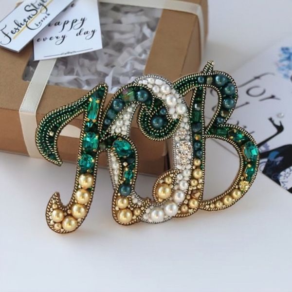 Ghim Trâm Cài Áo Chữ Cái lồng Mẫu Thiết Kế Hàng Thủ Công Kết Cườm. Kích Thước 3.5cm - 10cm. (Hàng đặt trước) Ghim Trâm Cài Áo Chữ Cái lồng Mẫu Thiết Kế Hàng Thủ Công Kết Cườm. Kích Thước 3.5cm - 10cm. (Hàng đặt trước)