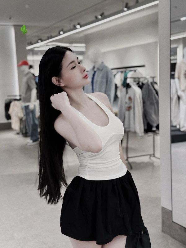SET ÁO YẾM KÈM CHÂN VÁY A XOÈ - LÊ PHƯƠNG BOUTIQUE SET ÁO YẾM KÈM CHÂN VÁY A XOÈ - LÊ PHƯƠNG BOUTIQUE