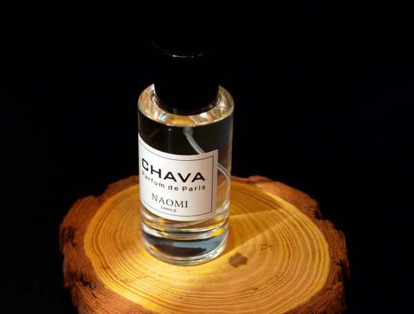 NƯỚC HOA SIMPLE NAOMI 50ML PHONG CÁCH XỊT NẮP NAM CHÂM CAO CẤP - CHAVA NƯỚC HOA SIMPLE NAOMI 50ML PHONG CÁCH XỊT NẮP NAM CHÂM CAO CẤP - CHAVA