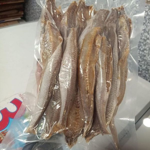 KHÔ CÁ MỐI NGUYÊN CON MUỐI MẶN 500G - VỰA KHÔ BẾN TRE KHÔ CÁ MỐI NGUYÊN CON MUỐI MẶN 500G - VỰA KHÔ BẾN TRE