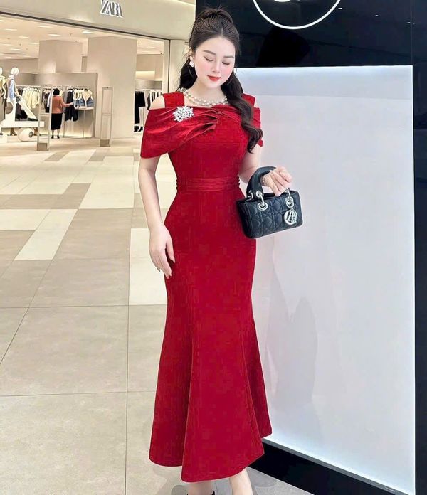 Đầm đuôi cá trễ vai kèm phụ kiện sang trọng hàng cao cấp Đầm đuôi cá trễ vai kèm phụ kiện sang trọng hàng cao cấp